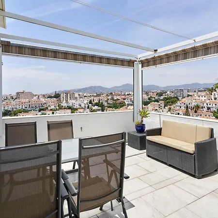 One Bedroom Penthouse Apartmán *